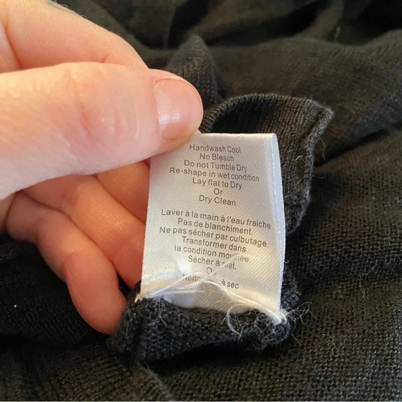 Aritzia ‎ T. Babaton women’s black oversized linen sweater in size XXS - Picture 7 of 7